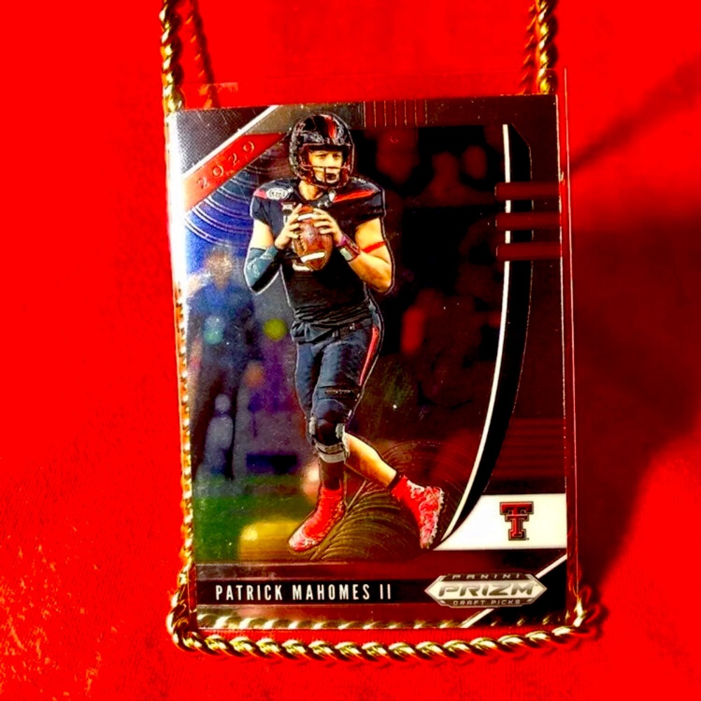 Patrick Mahomes Prizm card